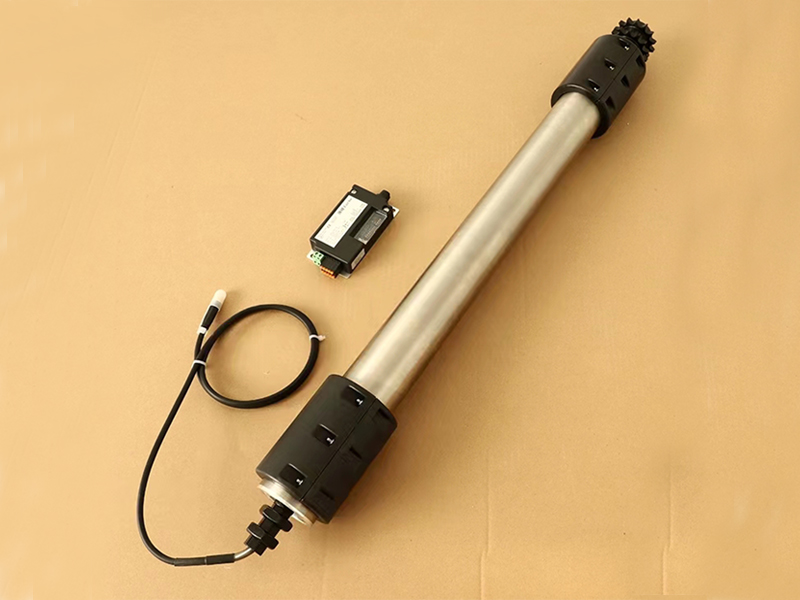 каток с электроприводом и прямой втулкой