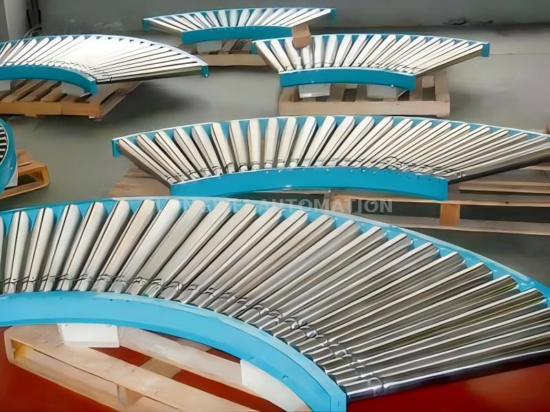 Изогнутый роликовый конвейер с кольцевым ремнем средней мощности