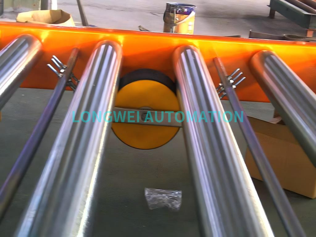 Модульный гравитационный роликовый конвейер для системы стеллажей с потоком поддонов