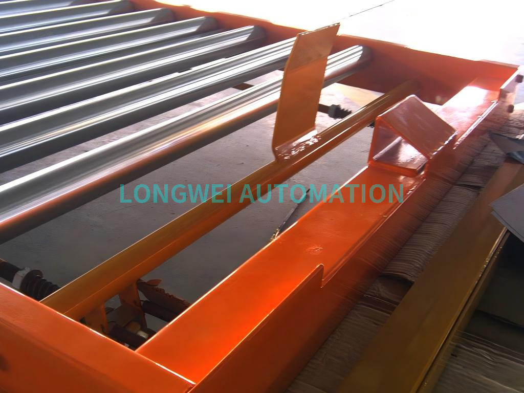 Модульный гравитационный роликовый конвейер для системы стеллажей с потоком поддонов