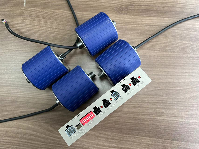 1 контроллер управляет 4 роликами