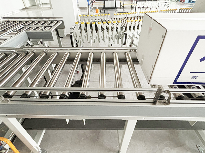 Роликовый конвейер с коробкой - прямой роликовый конвейер